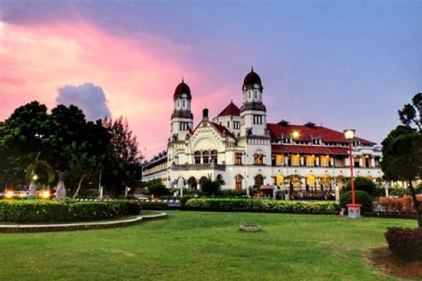 Lawang Sewu Idonesia-a-Notorious-Haunted-Place-in-Asia