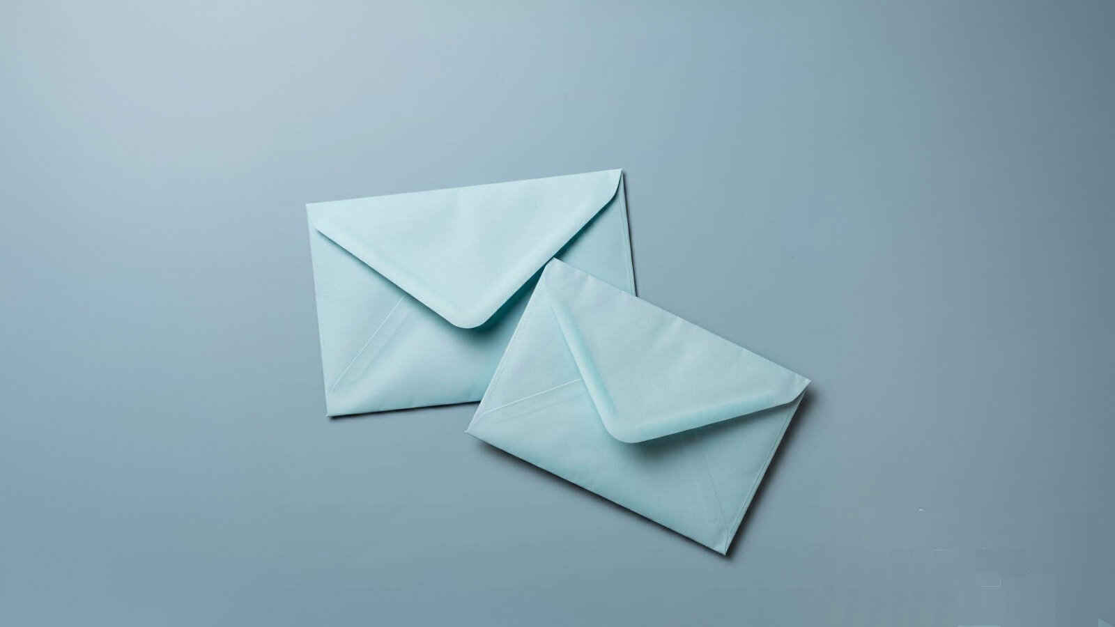 Two Envelopes Paradox: The Probability Puzzle